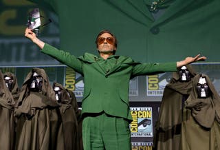 يتحدث روبرت داوني جونيور على خشبة المسرح خلال جلسة Marvel Studios في Hall H في SDCC في 27 يوليو 2024 في سان دييغو، كاليفورنيا.
